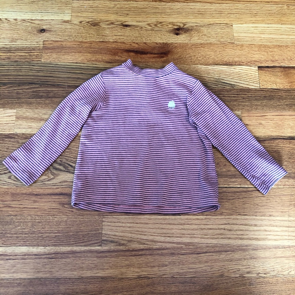 Long sleeve t-shirt.